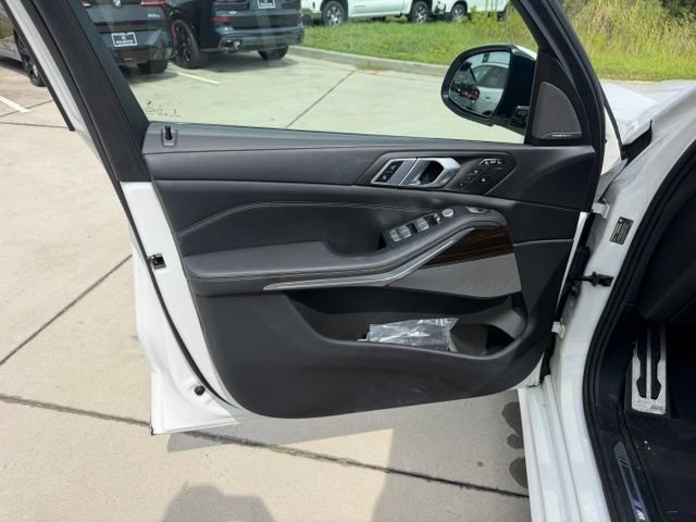 Used 2024 BMW X7 xDrive40i w/ M Sport Package AWD/4WD image 11