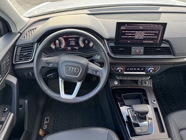 Certified 2025 Audi Q5 2.0T Premium w/ Convenience Plus Package image 12