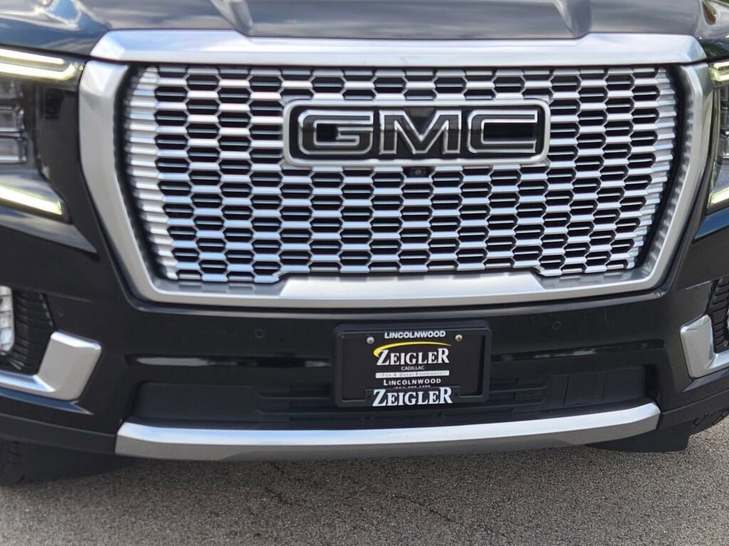 Used 2023 GMC Yukon XL Denali AWD/4WD image 5