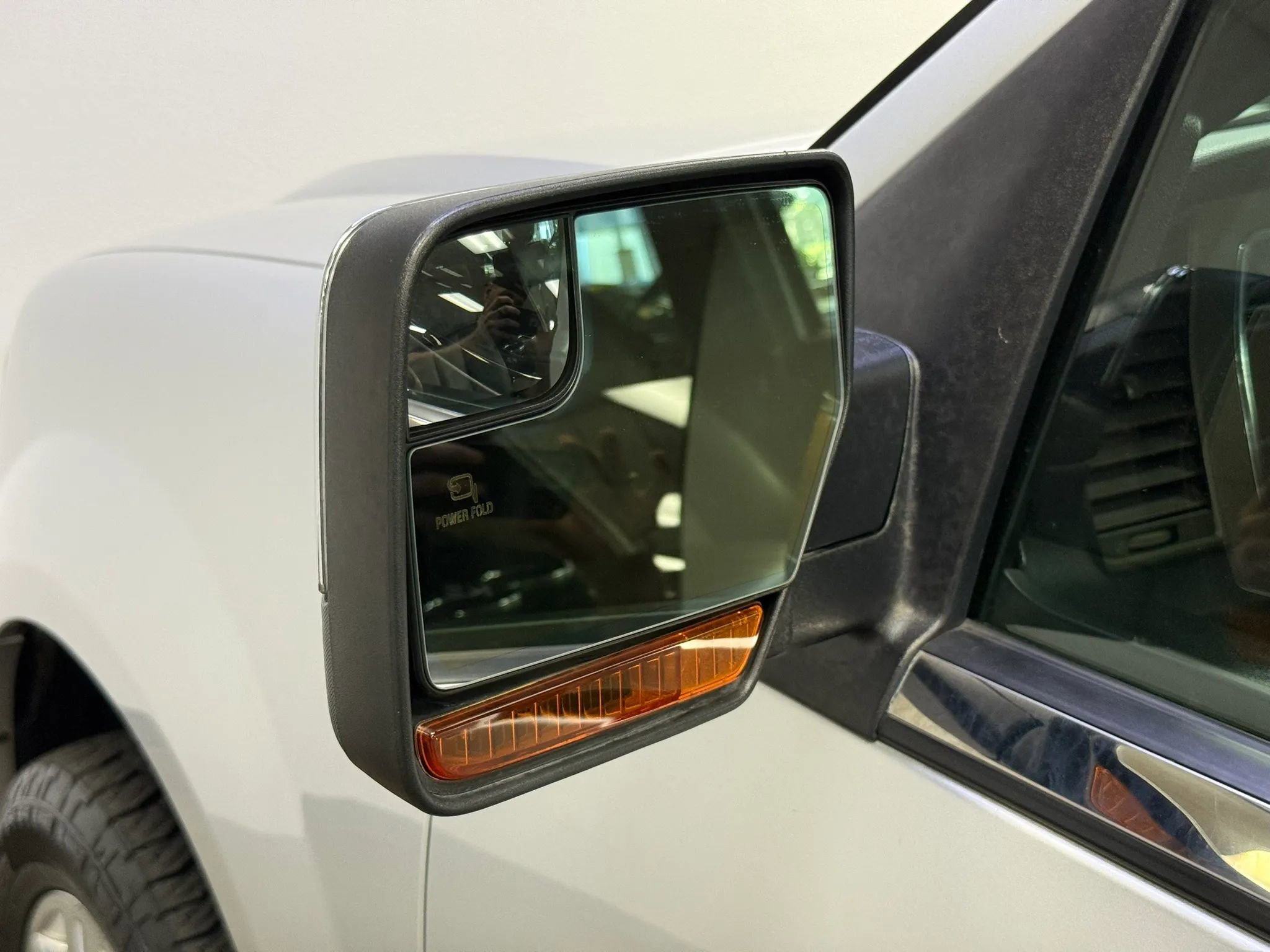 Used 2012 Lincoln Navigator L 4WD image 9