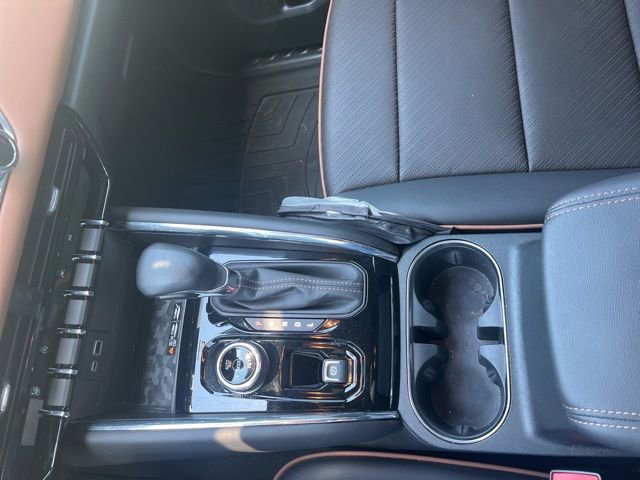 Used 2024 GMC Canyon AT4 w/ AT4 Premium Package AWD/4WD image 17