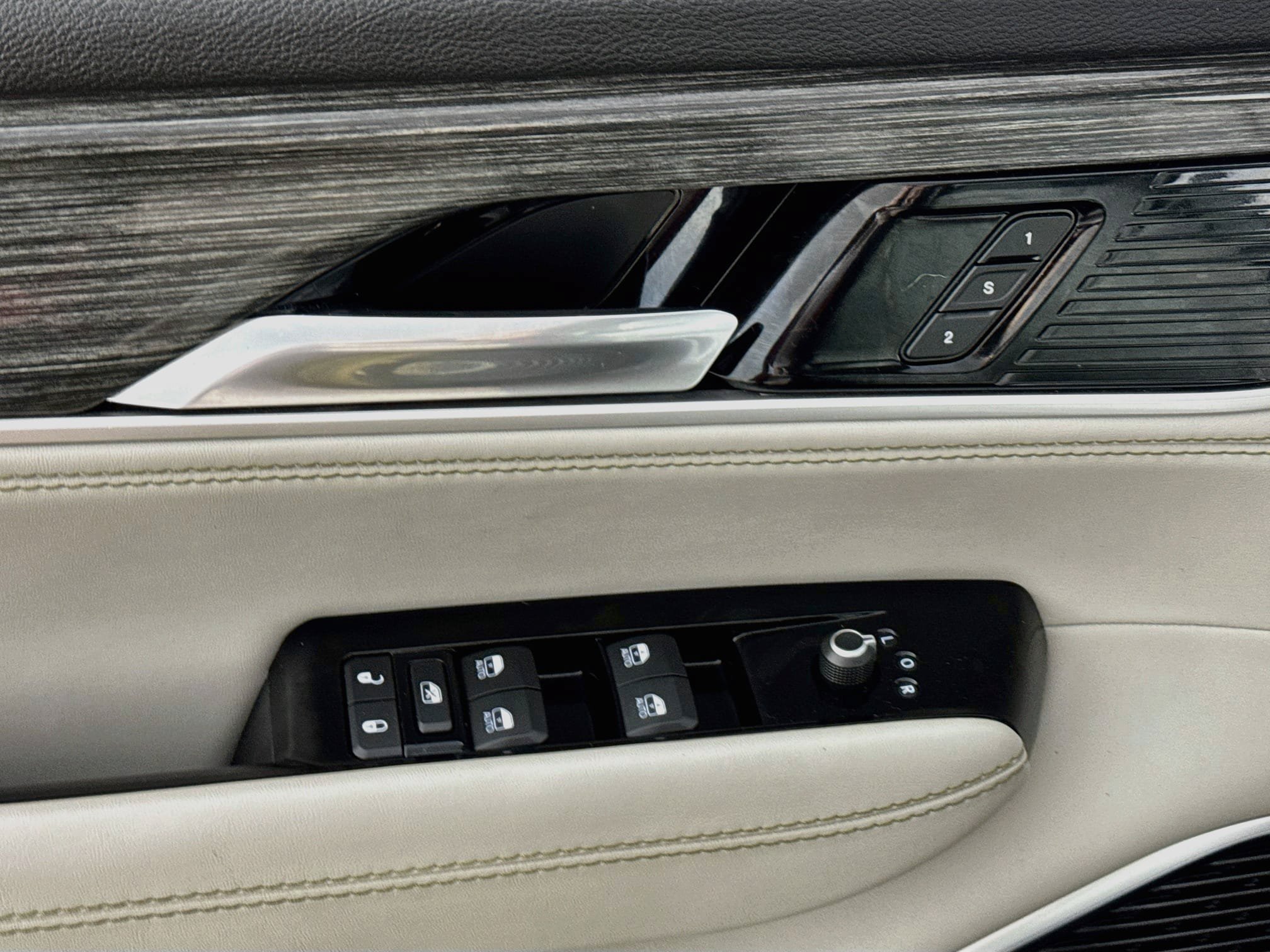 Used 2022 Jeep Wagoneer Series III w/ Premium Group I AWD/4WD image 22