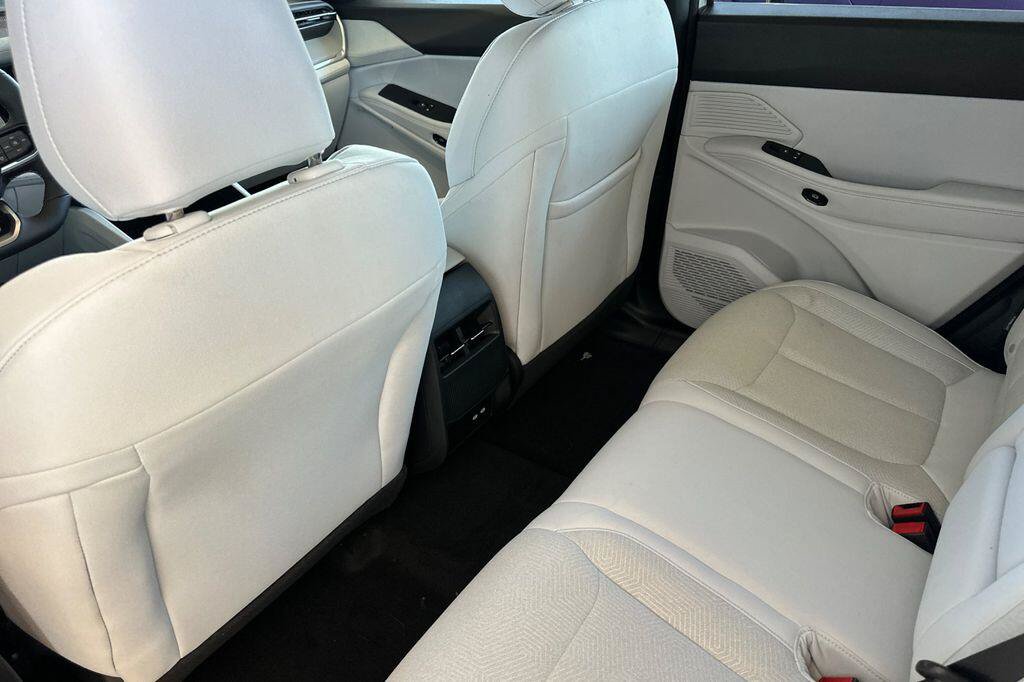 New 2026 Jeep Cherokee Laredo AWD/4WD image 12