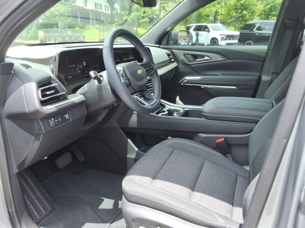 Certified 2025 Chevrolet Traverse LT w/ Driver Confidence Package FWD image 22