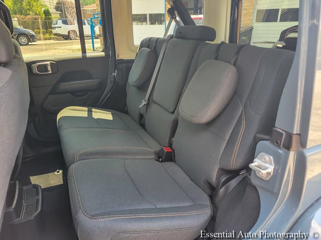 Used 2024 Jeep Wrangler Unlimited Sahara AWD/4WD image 11