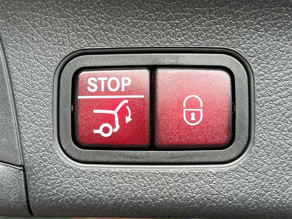 Certified 2025 Mercedes-Benz GLA 250 4MATIC image 25