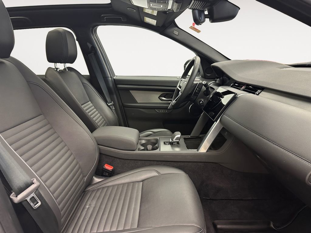 Used 2025 Land Rover Discovery Sport Dynamic SE image 15