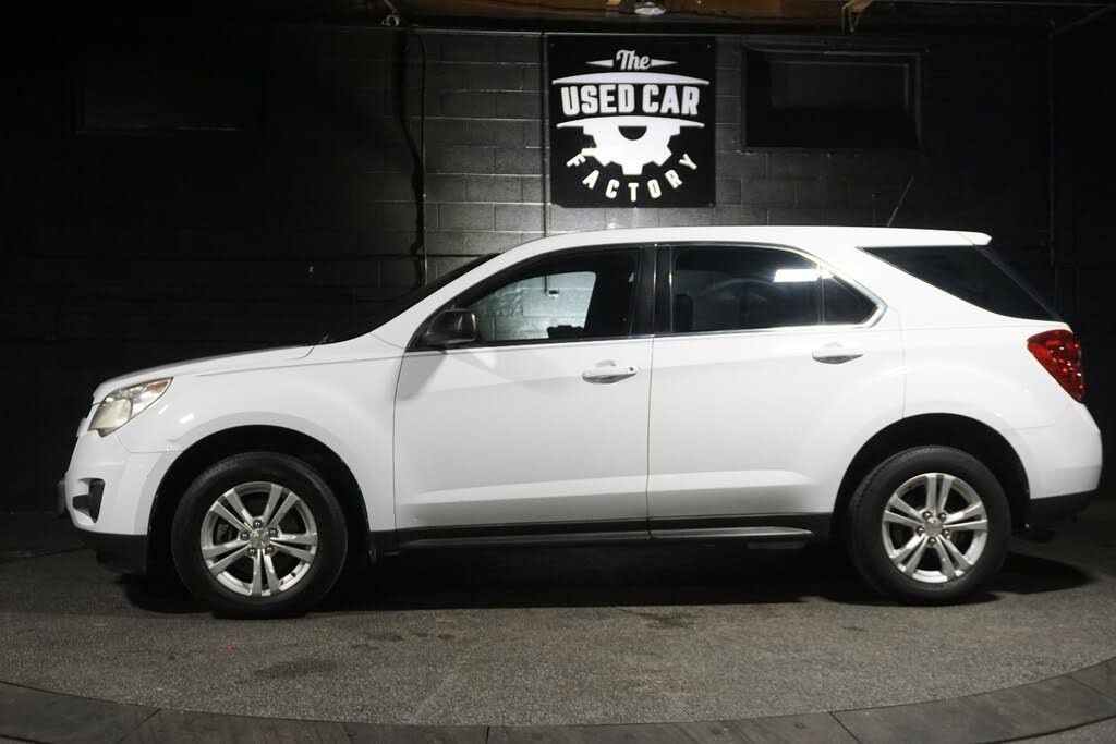 Used 2010 Chevrolet Equinox LS FWD image 2