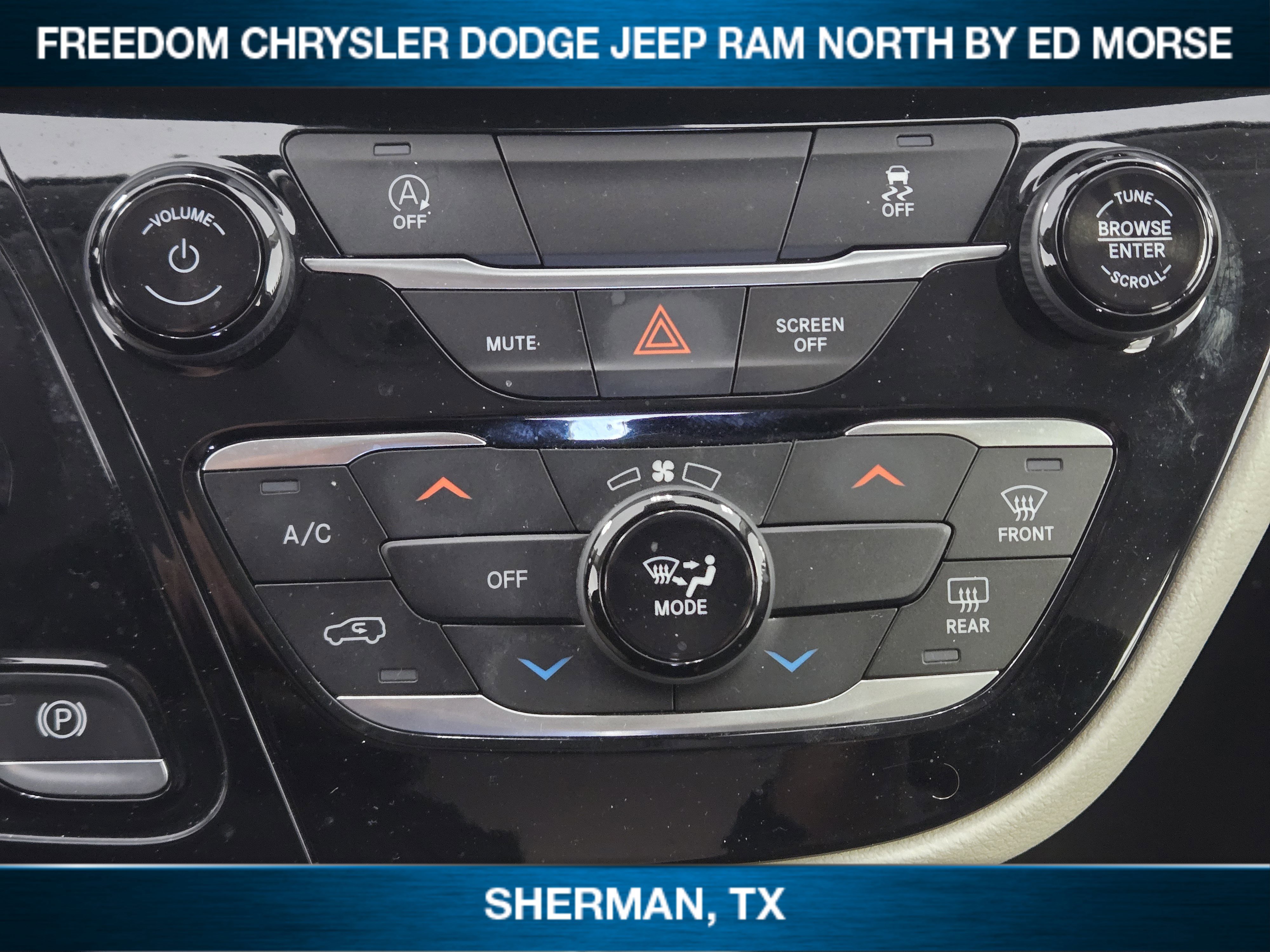 Used 2023 Chrysler Voyager LX image 13