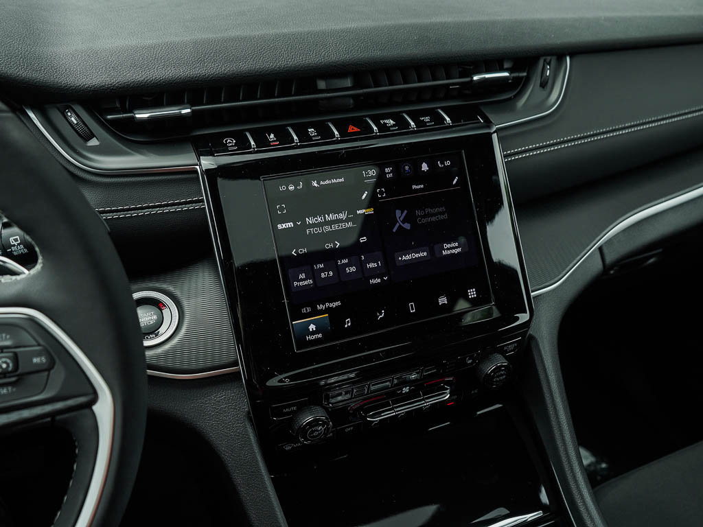 New 2025 Jeep Grand Cherokee L Laredo image 24