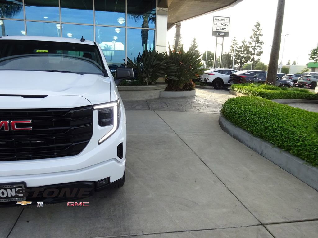 Used 2026 GMC Sierra 1500 Elevation image 32