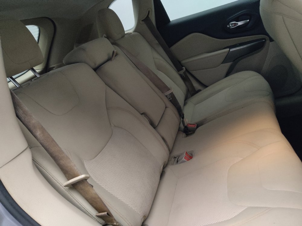 Used 2020 Jeep Cherokee Latitude FWD image 19