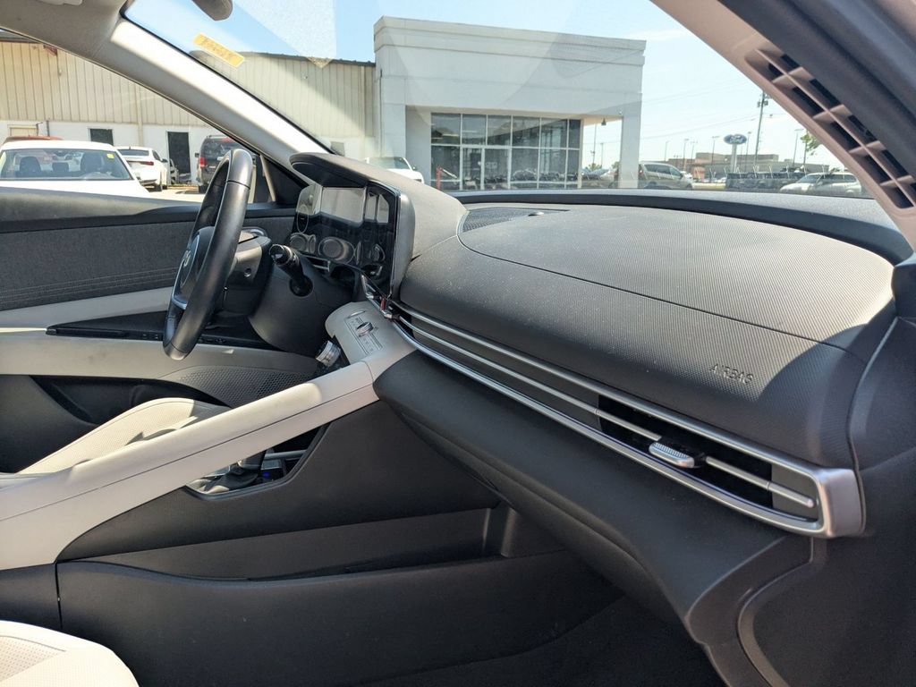 Used 2025 Hyundai Elantra Limited FWD image 36