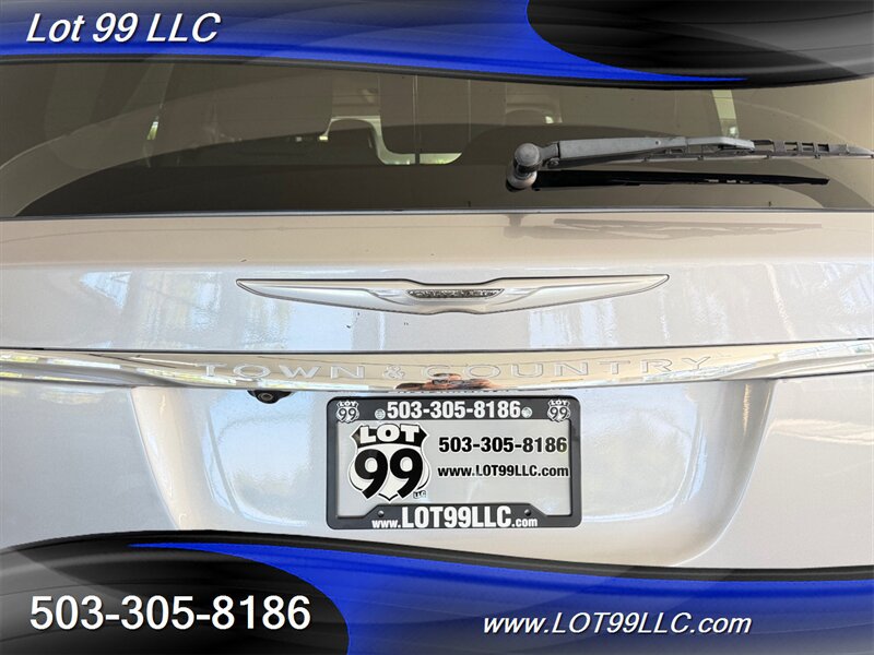 Used 2013 Chrysler Town & Country Limited w/ Luxury Group FWD image 60