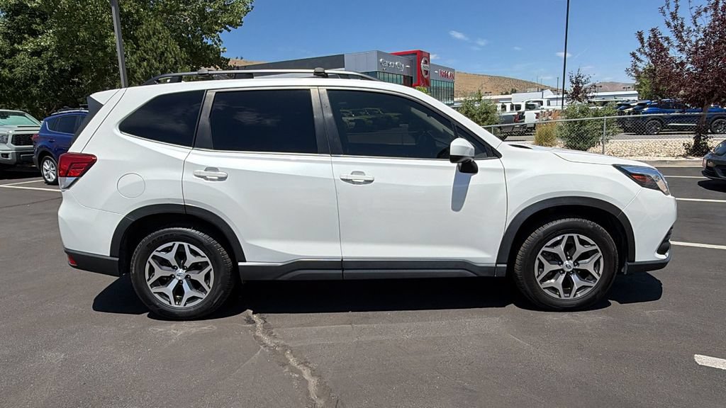 Used 2023 Subaru Forester Premium AWD/4WD image 2