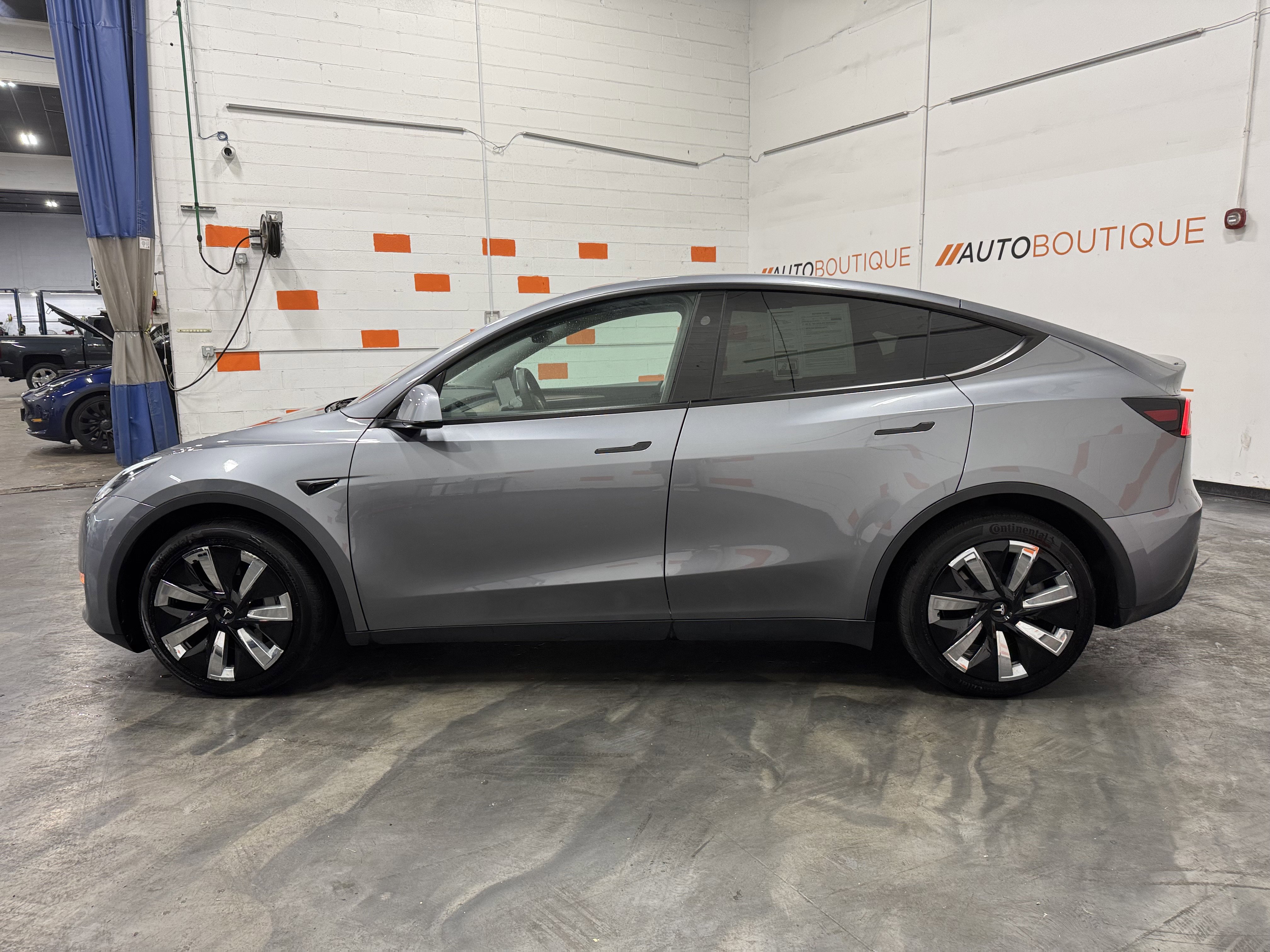 Used 2024 Tesla Model Y Long Range AWD/4WD image 16