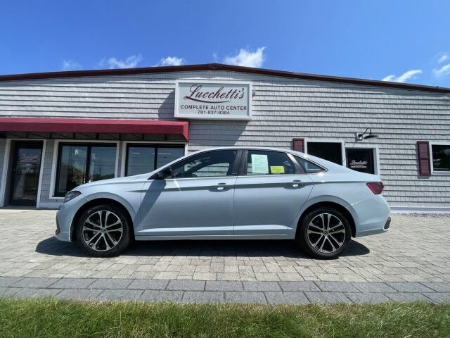 Used 2025 Volkswagen Jetta Sport FWD image 2