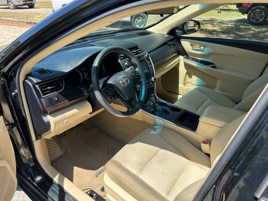 Used 2017 Toyota Camry LE FWD image 8