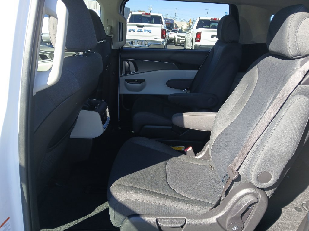 Used 2022 Kia Carnival LX FWD image 22