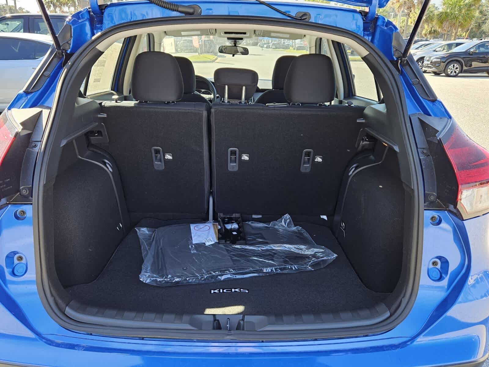 New 2025 Nissan Kicks Play S image 6