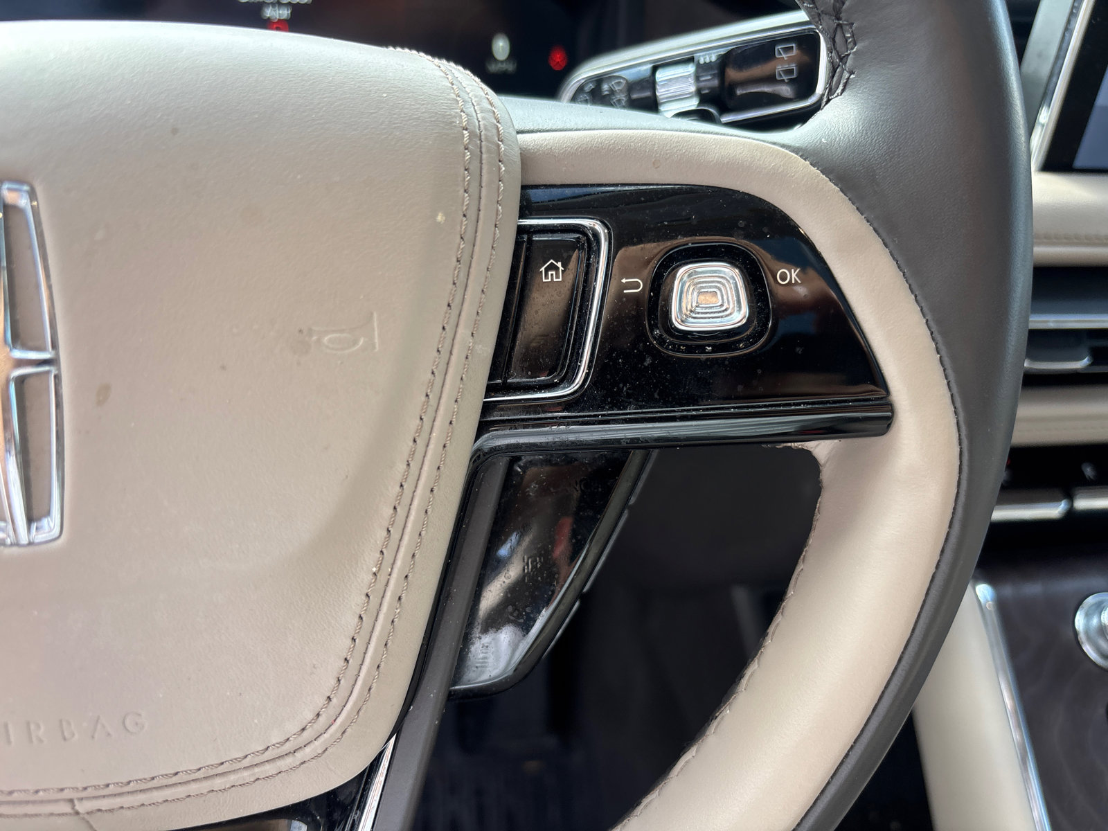 Used 2023 Lincoln Aviator Reserve w/ Equipment Group 201A AWD/4WD image 18