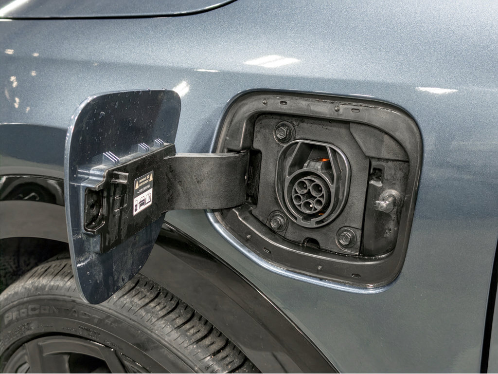 Used 2023 Kia Niro SX Touring image 5