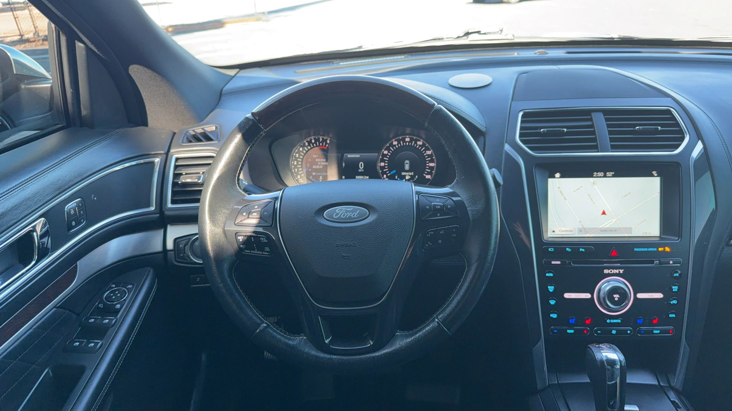 Used 2017 Ford Explorer Platinum image 9