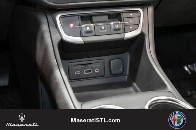 Used 2024 GMC Terrain SLT image 15