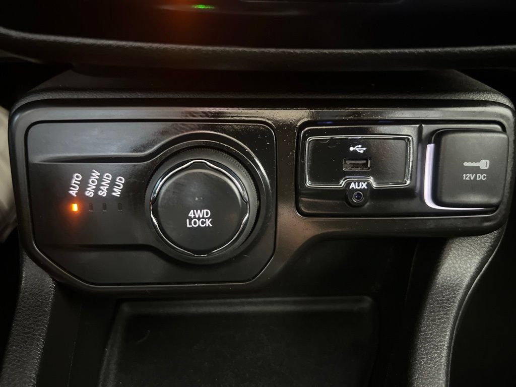 Used 2021 Jeep Renegade Latitude AWD/4WD image 56