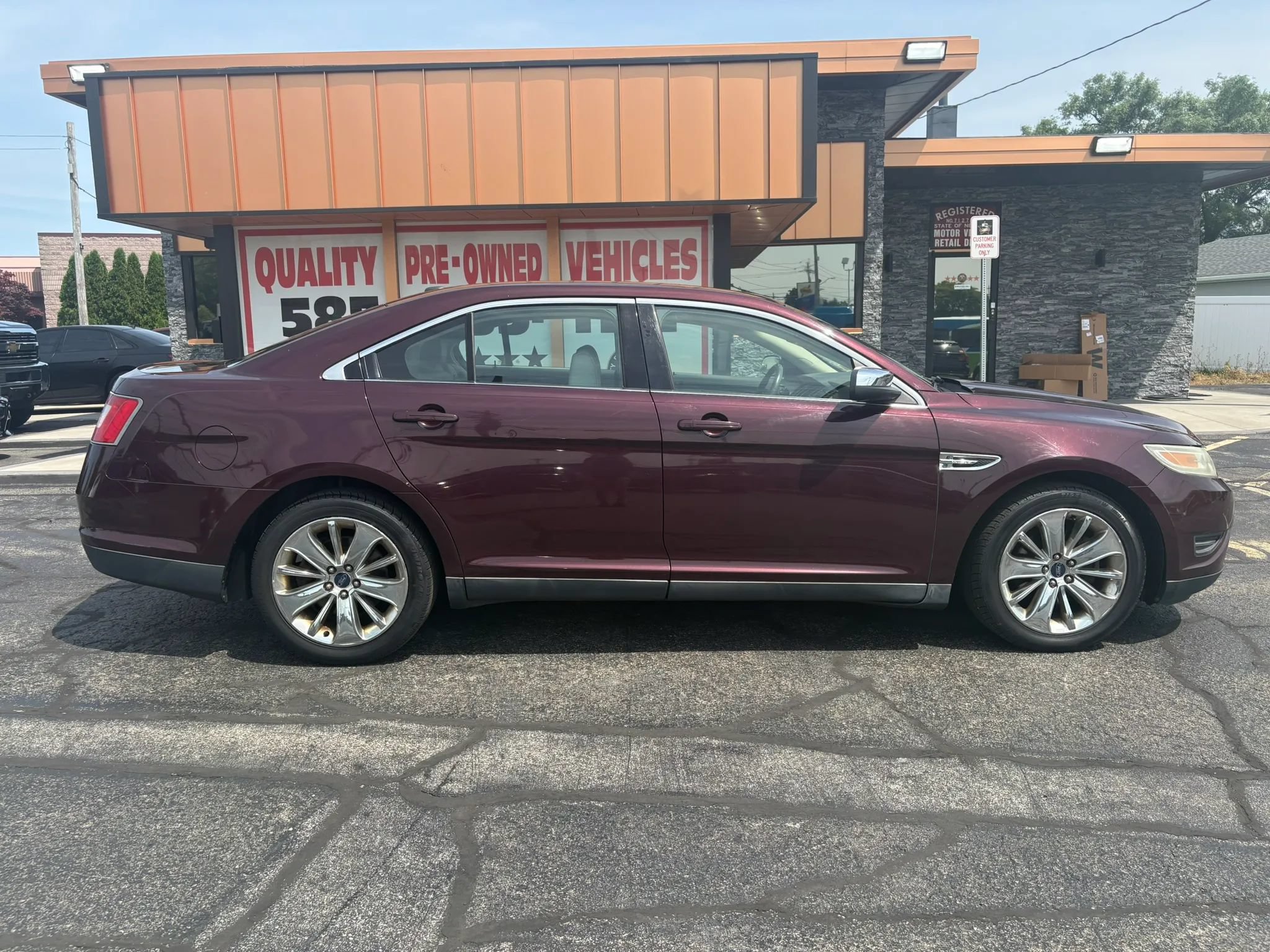 Used 2011 Ford Taurus Limited w/ 303A Rapid Spec Order Code FWD image 2