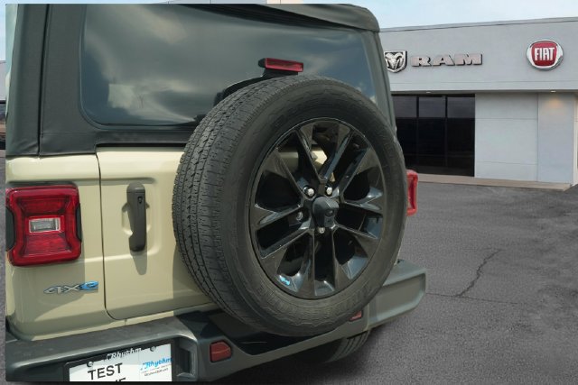 Used 2022 Jeep Wrangler Unlimited Sahara AWD/4WD image 40