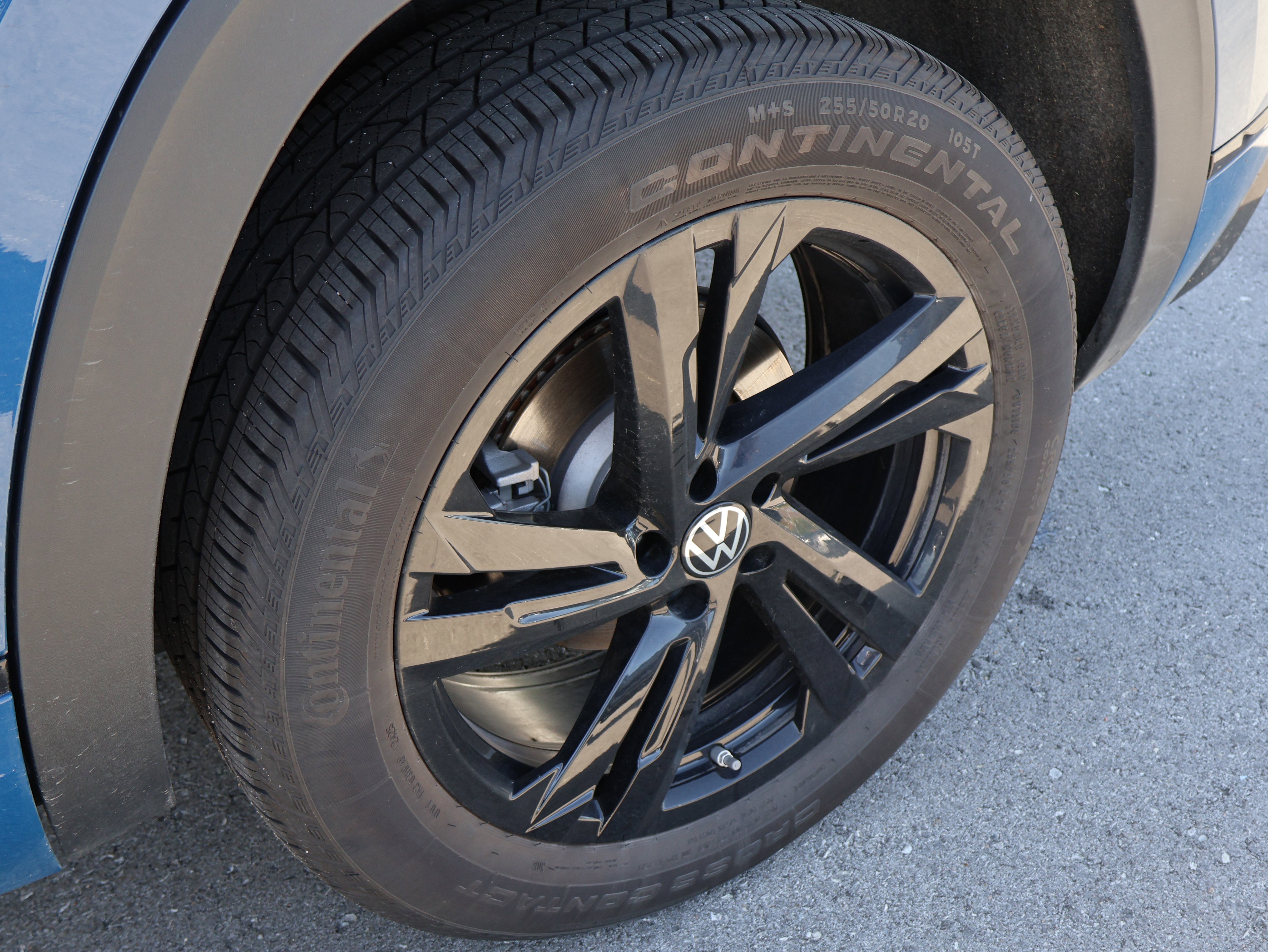 Used 2025 Volkswagen Atlas Cross Sport SEL R-Line AWD/4WD image 51