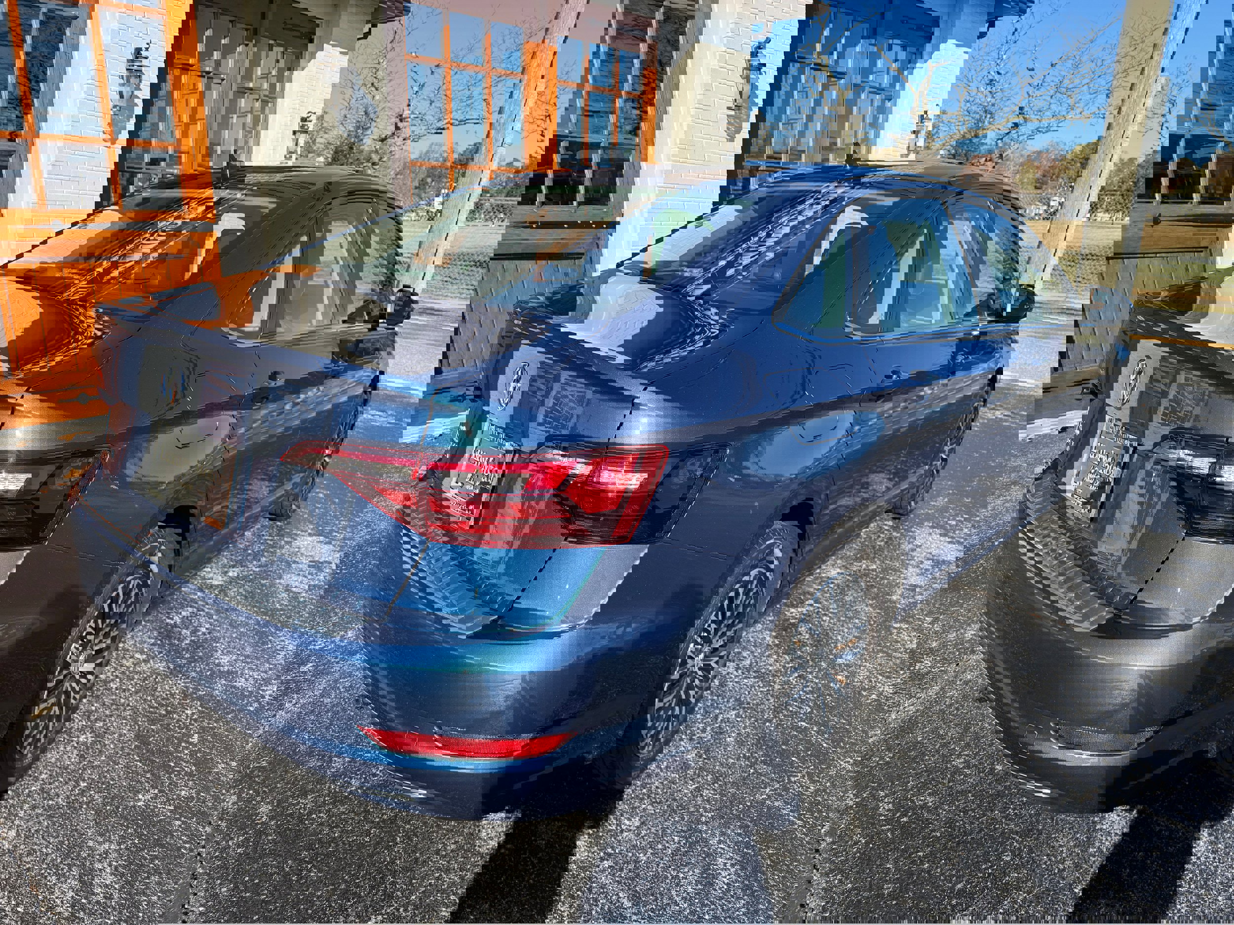 Used 2021 Volkswagen Jetta SE w/ SE Cold Weather Package image 3