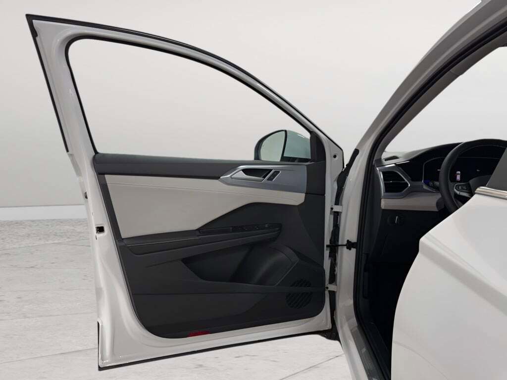 New 2025 Volkswagen Taos SE image 19
