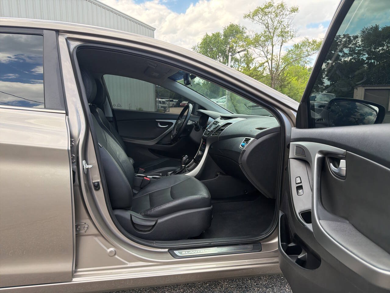 Used 2016 Hyundai Elantra Limited FWD image 28