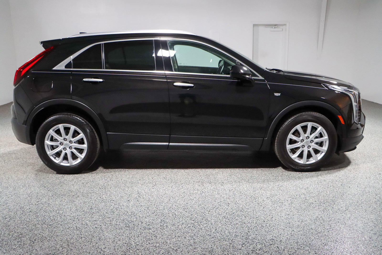 Used 2023 Cadillac XT4 Luxury w/ Cold Weather Package AWD/4WD image 6