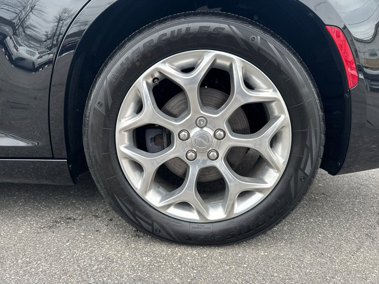 Used 2016 Chrysler 300 C Platinum w/ Safetytec Plus Group image 16