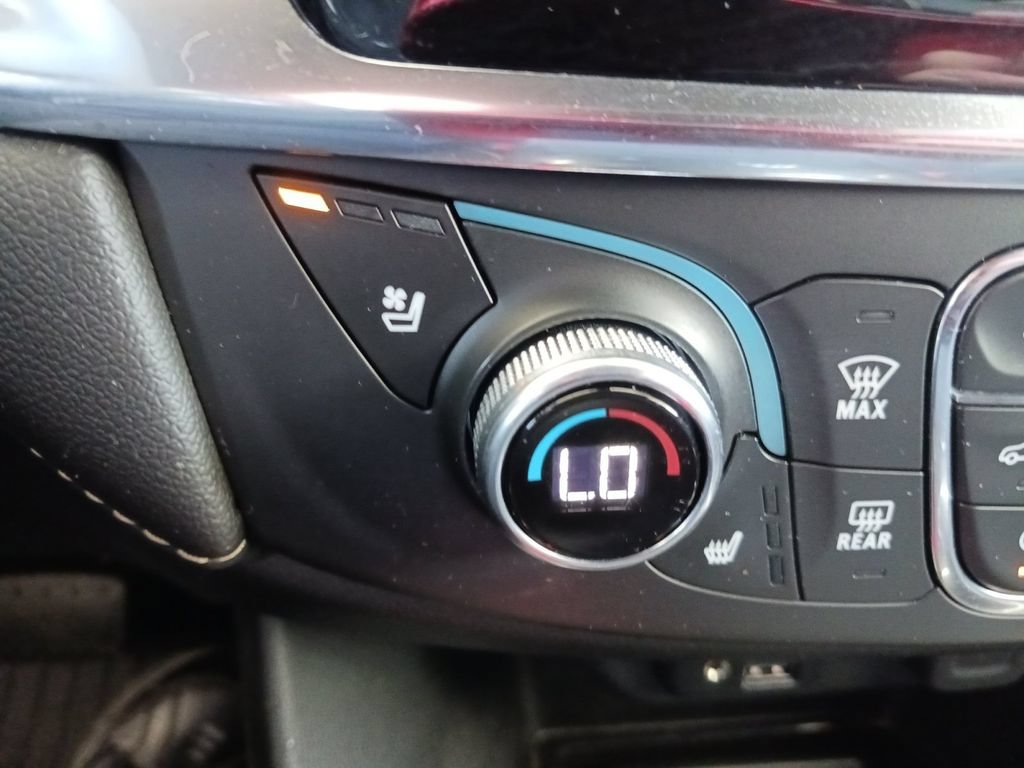 Used 2022 Chevrolet Traverse Premier FWD image 24