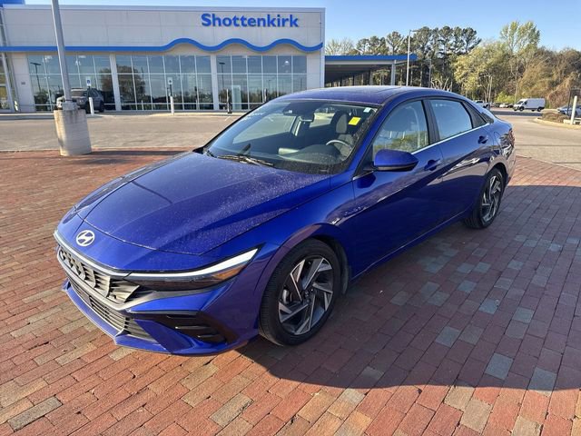 Used 2024 Hyundai Elantra SEL w/ Convenience Package image 4