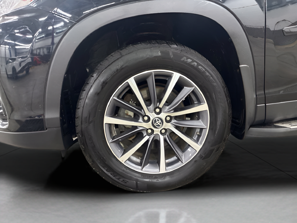 Used 2019 Toyota Highlander XLE AWD/4WD image 21