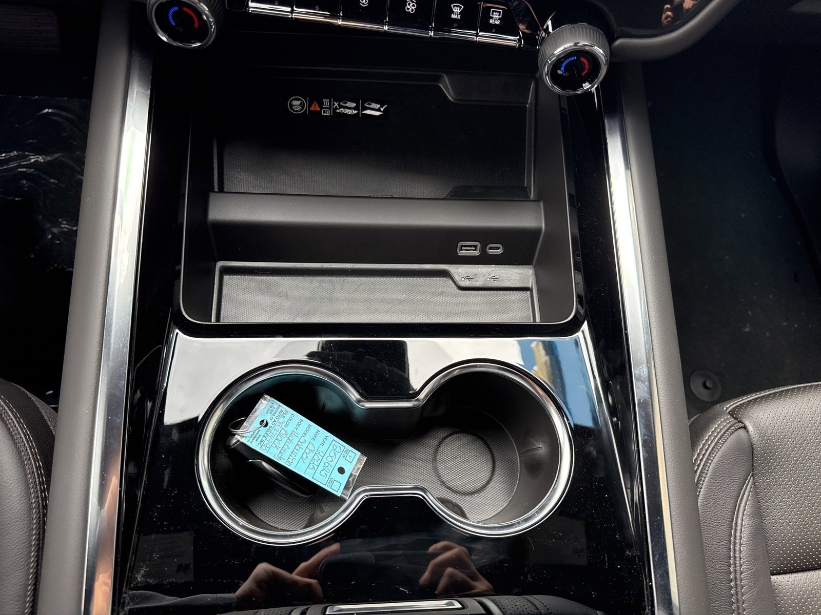 New 2025 Chevrolet Suburban High Country image 28