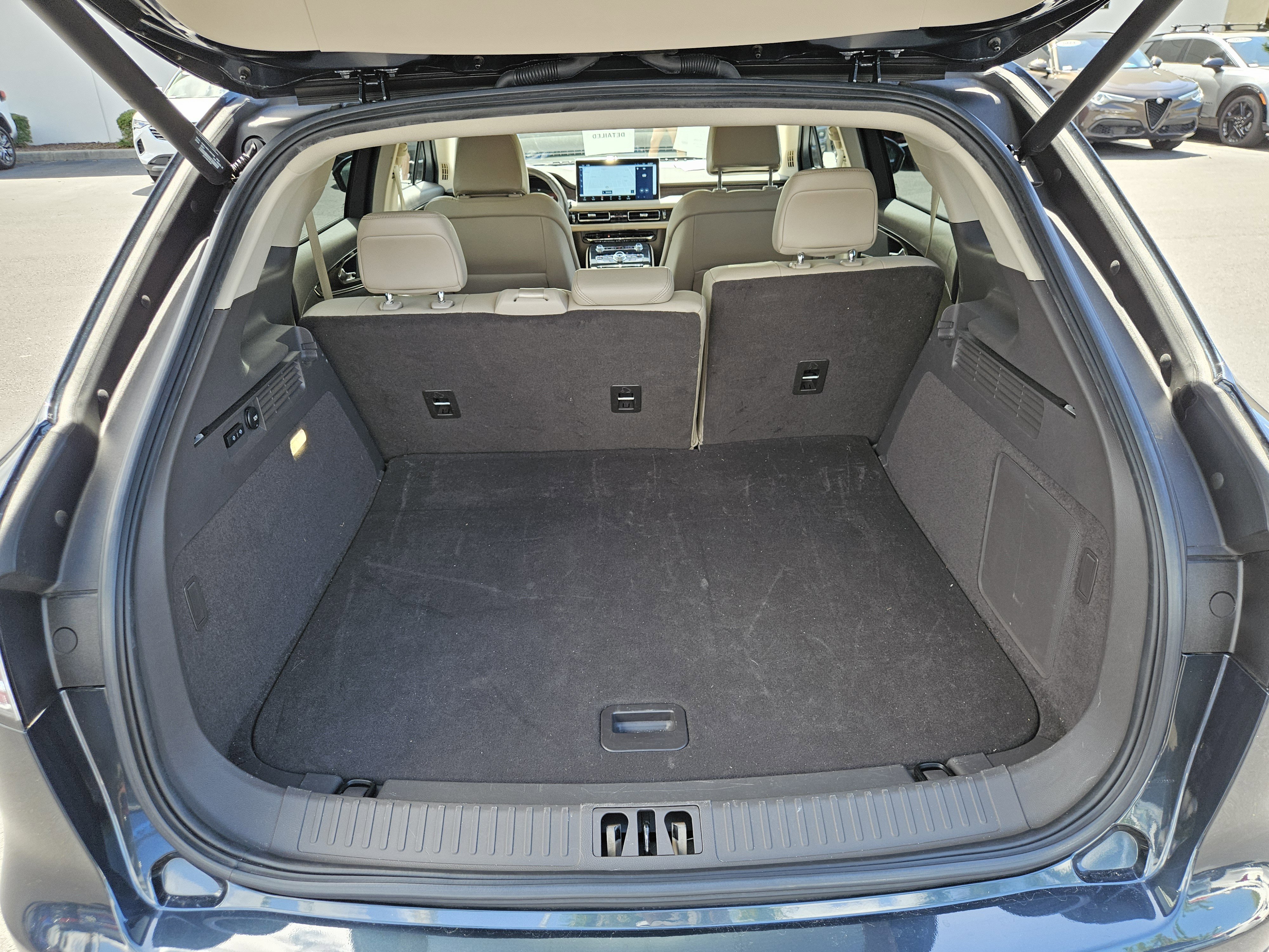 Used 2022 Lincoln Nautilus Reserve image 12