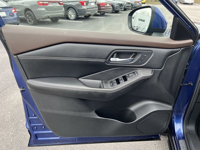 Used 2023 Nissan Rogue SL w/ SL Premium Package image 32