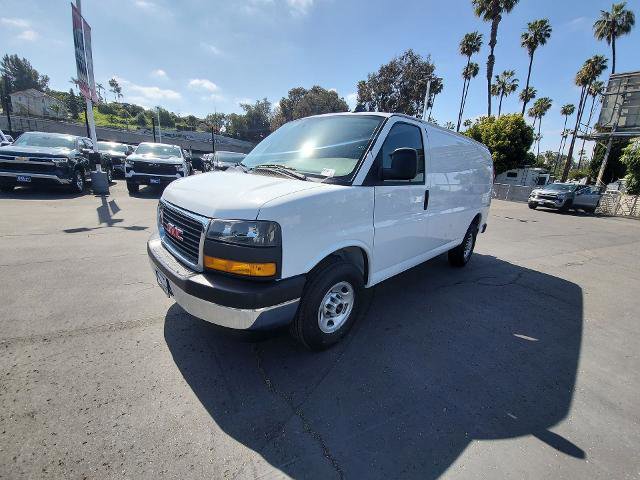 Used 2024 GMC Savana 2500 w/ Driver Convenience Package image 4