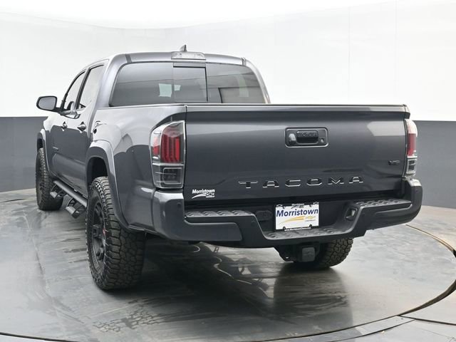 Used 2017 Toyota Tacoma TRD Sport AWD/4WD image 12