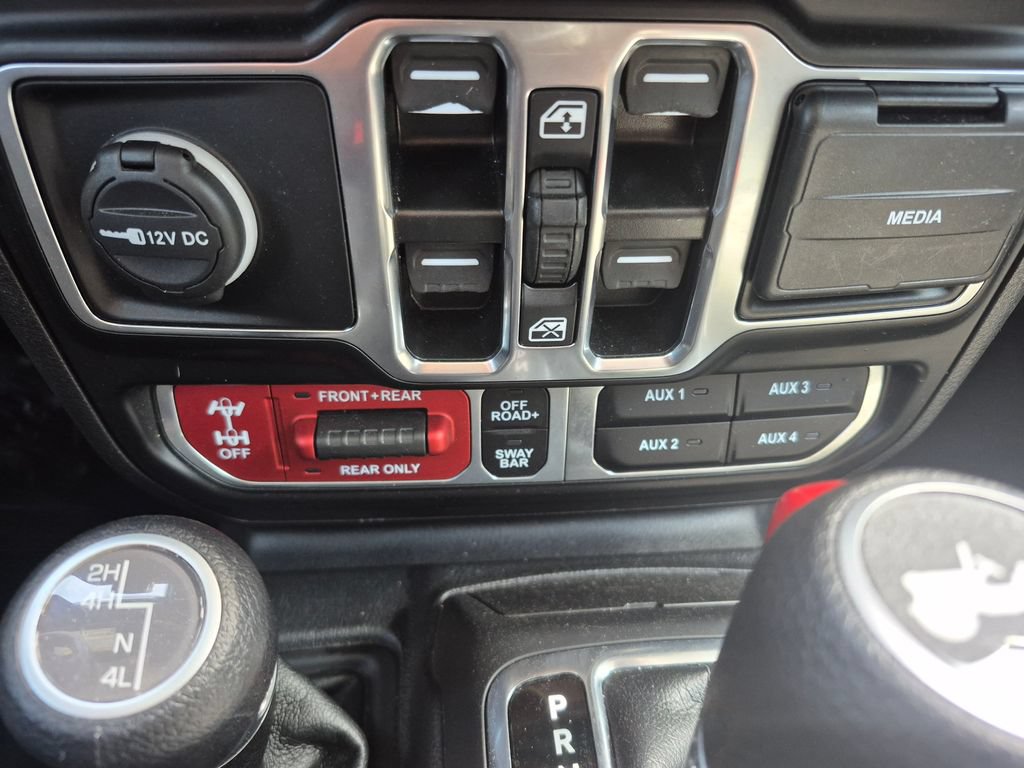 Used 2024 Jeep Wrangler Unlimited Rubicon AWD/4WD image 12