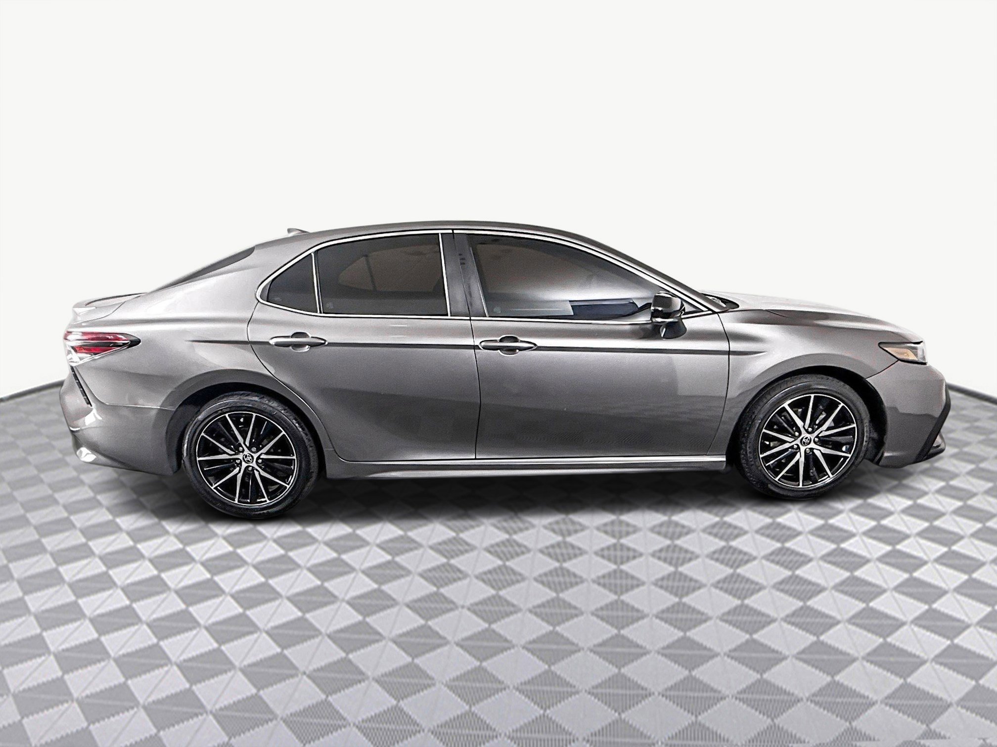 Used 2022 Toyota Camry SE image 11