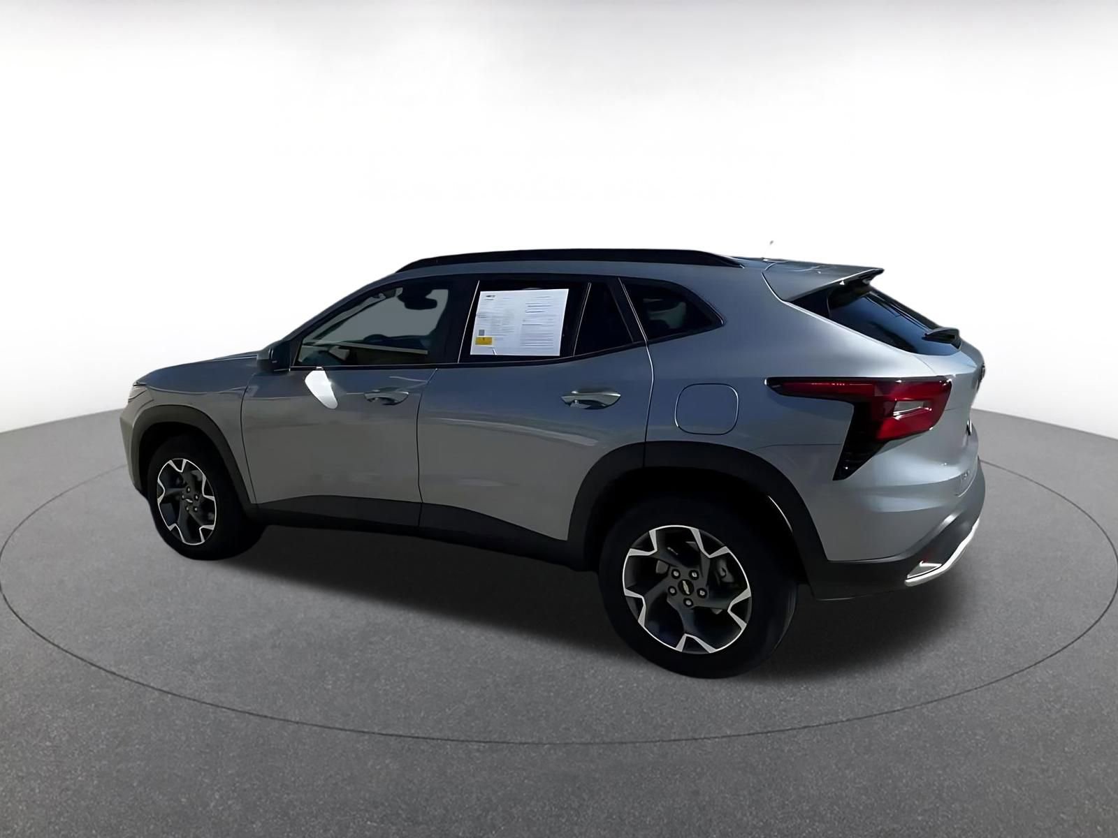 Used 2025 Chevrolet Trax LT image 10