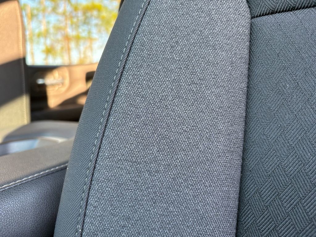 Used 2025 Chevrolet Silverado 1500 Custom image 14