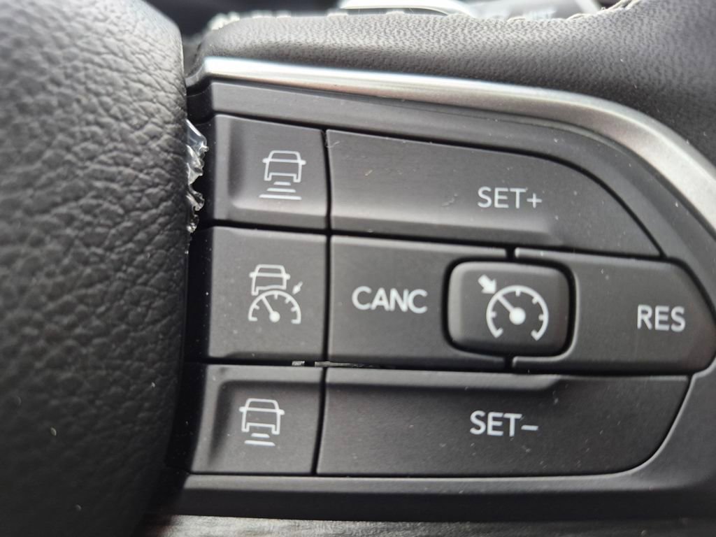 Used 2025 Jeep Grand Cherokee Altitude image 19